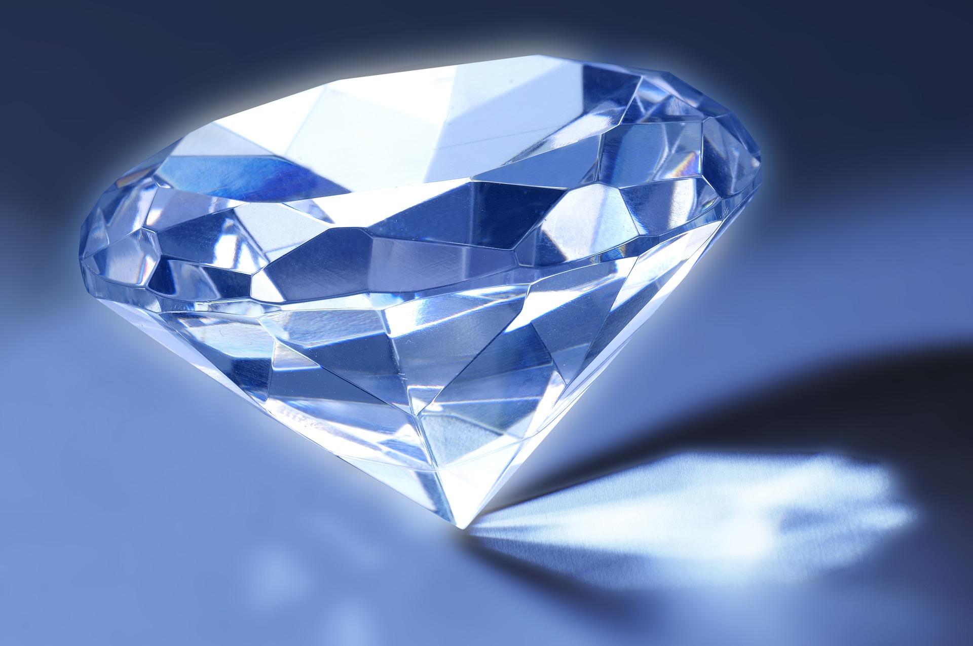 Drei Diamanten sprechen für Kommunikationsstrategie